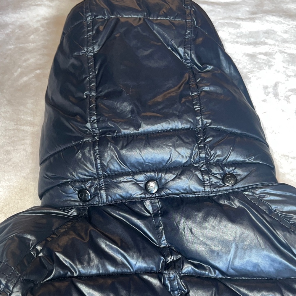 Reposhed Black Puffer Jacket for Kids - Picture 6 of 13